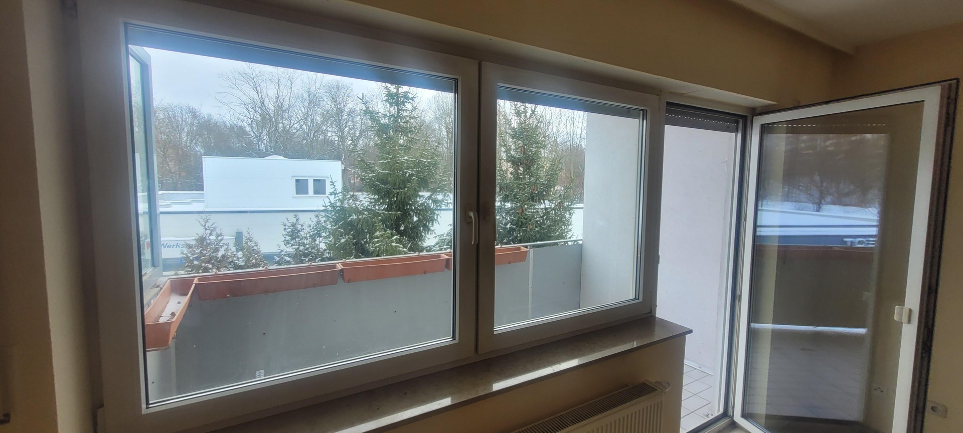 helle 3 Zimmerwohnung mit großem Balkon Verkauf oder Vermietung – Chemnitz – Vorschaubild 2
