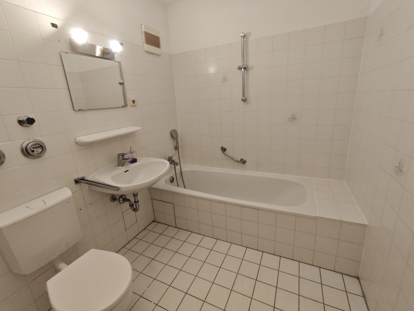 Frisch renoviert: Helle Wohnung mit großem, sonnigen Balkon – Ludwigshafen – Vorschaubild 4
