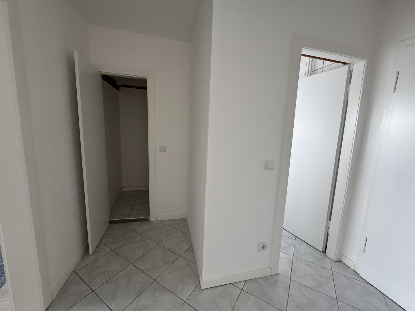 Ruhig wohnen mit Aussicht – 2-Zimmer-Wohnung im 6. OG mit Aufzug – Mettmann – Vorschaubild 4