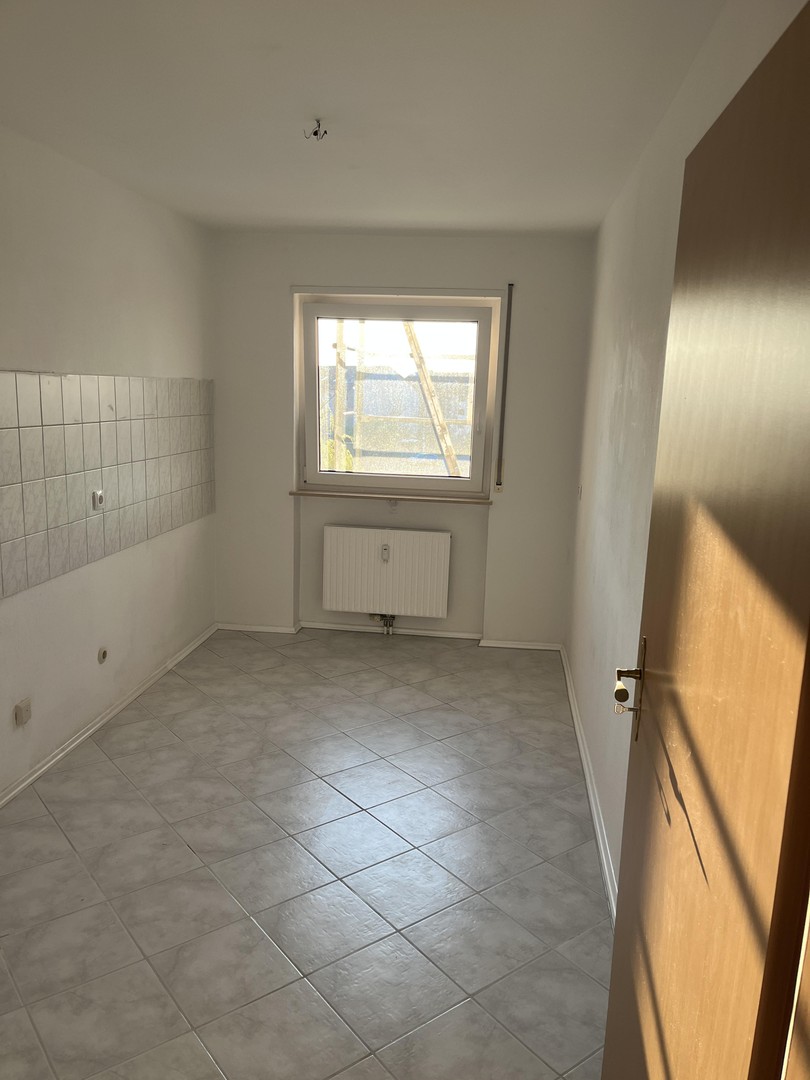 3 Zimmer Wohnung mit Balkon, Fahrstuhl, TG-Stellplatz in Schwetzingen zu vermieten – Schwetzingen – Vorschaubild 5