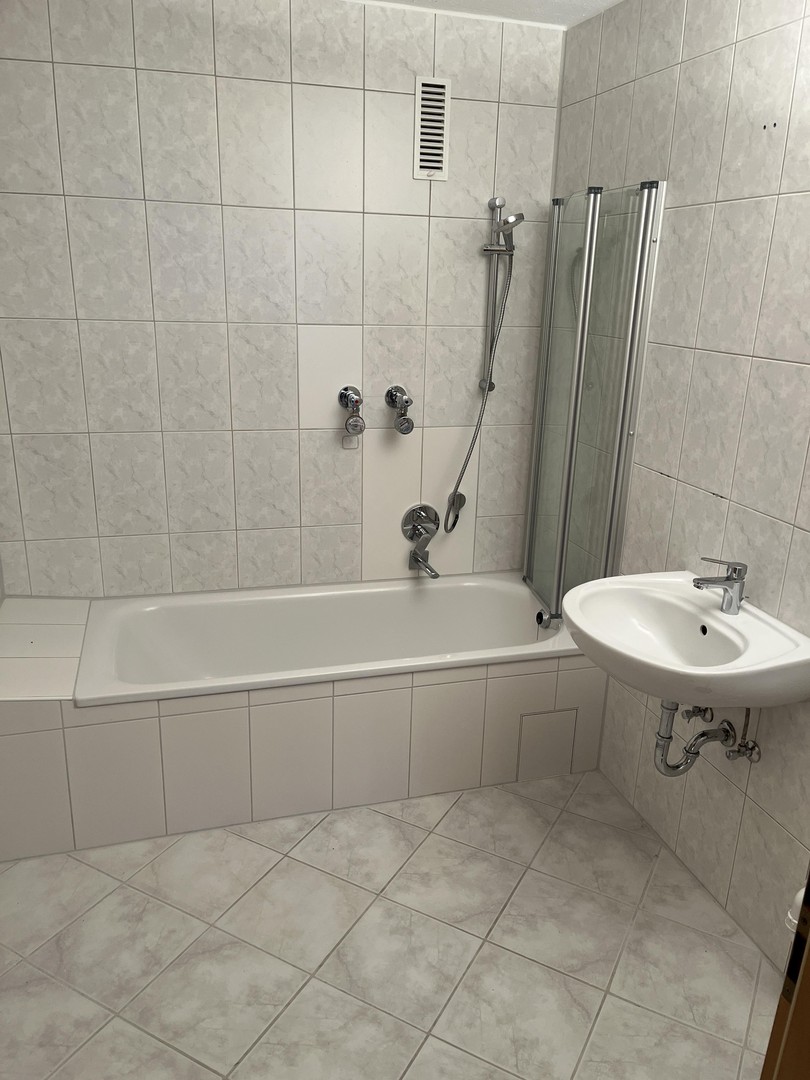 3 Zimmer Wohnung mit Balkon, Fahrstuhl, TG-Stellplatz in Schwetzingen zu vermieten – Schwetzingen – Vorschaubild 6