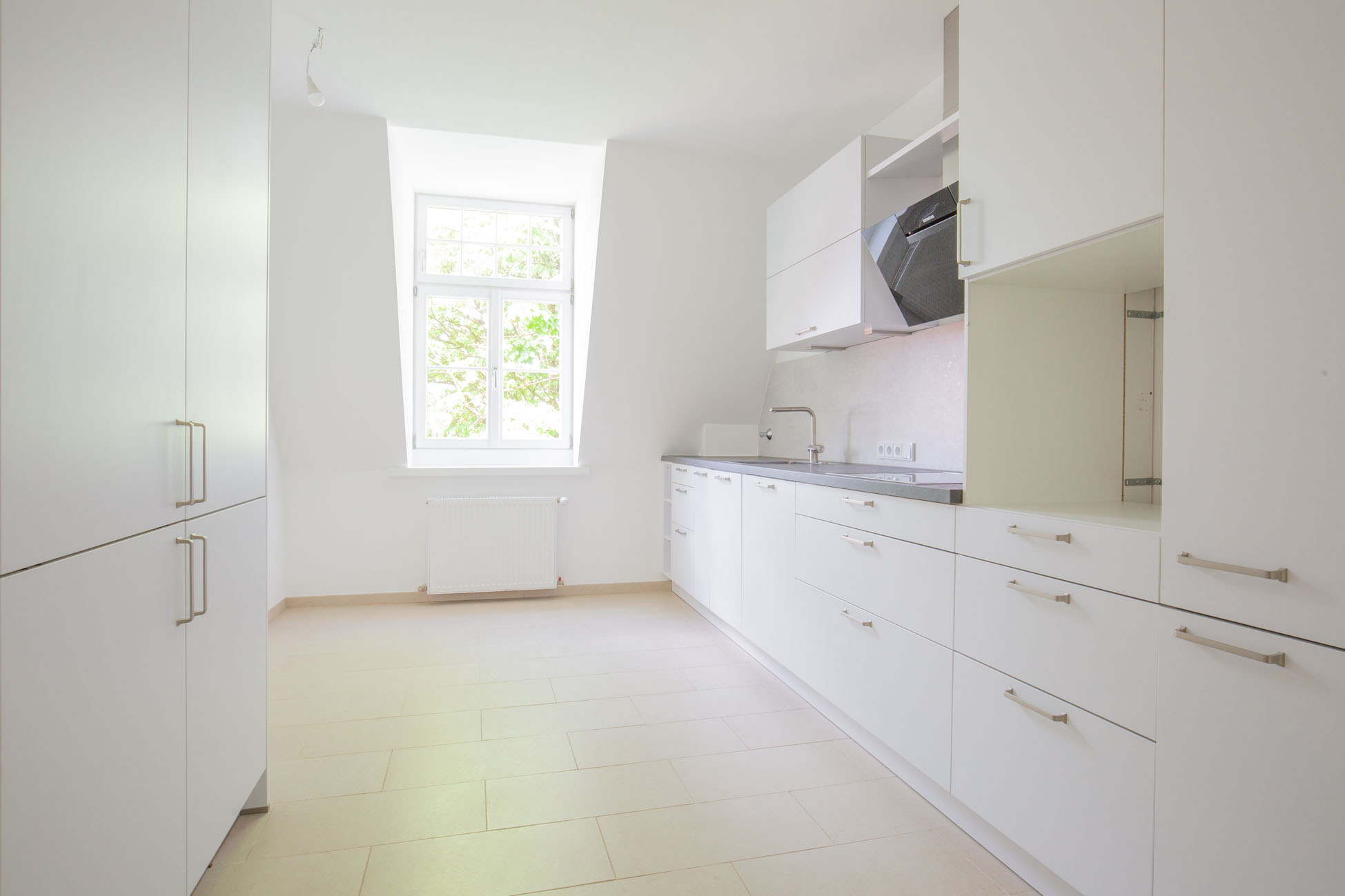 AIGNER - Helles 3 Zimmer Altbaujuwel mit Einbauküche am Hohenzollernplatz – München – Vorschaubild 4