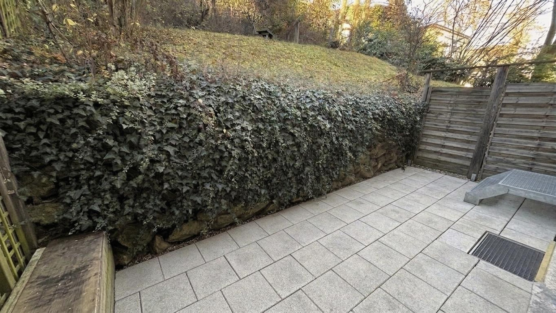 Stilvolle und luxuriös modernisierte Stadt-Oase mit Terrassenzugang und Gartenmitbenutzung – Stuttgart – Vorschaubild 2