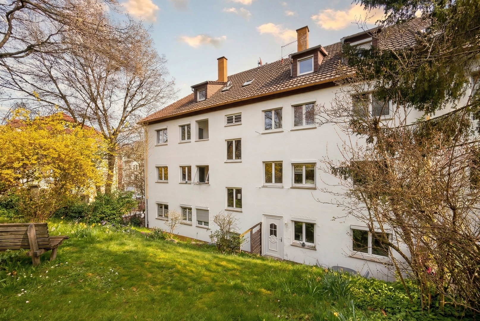 Stilvolle und luxuriös modernisierte Stadt-Oase mit Terrassenzugang und Gartenmitbenutzung – Stuttgart – Vorschaubild 11