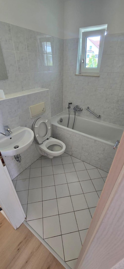 zwei Zimmer Wohnung in Bernau bei Berlin mit Balkon & Tiefgarage frisch renoviert – Bernau bei Berlin – Vorschaubild 11