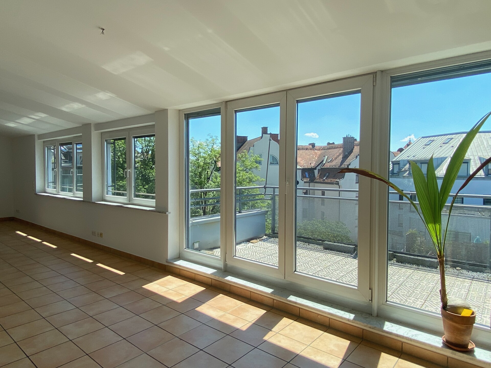 Neuwertige Dachwohnung mit Dachterrasse beim Pasinger Bahnhofsplatz – München / Pasing-Obermenzing – Vorschaubild 2