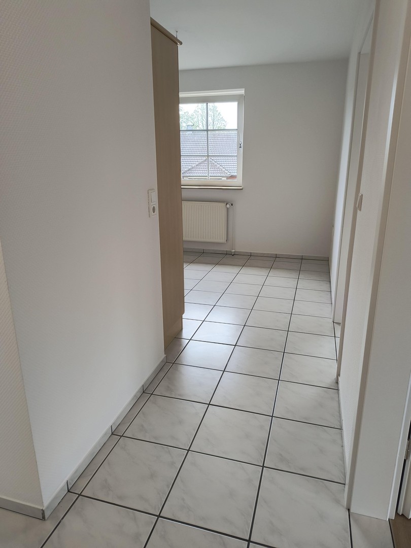 **Willkommen Zuhause** Lichtdurchflutete 2-Zi Dachgeschoß-WHG renoviert mit Garten – Mittelangeln – Vorschaubild 6
