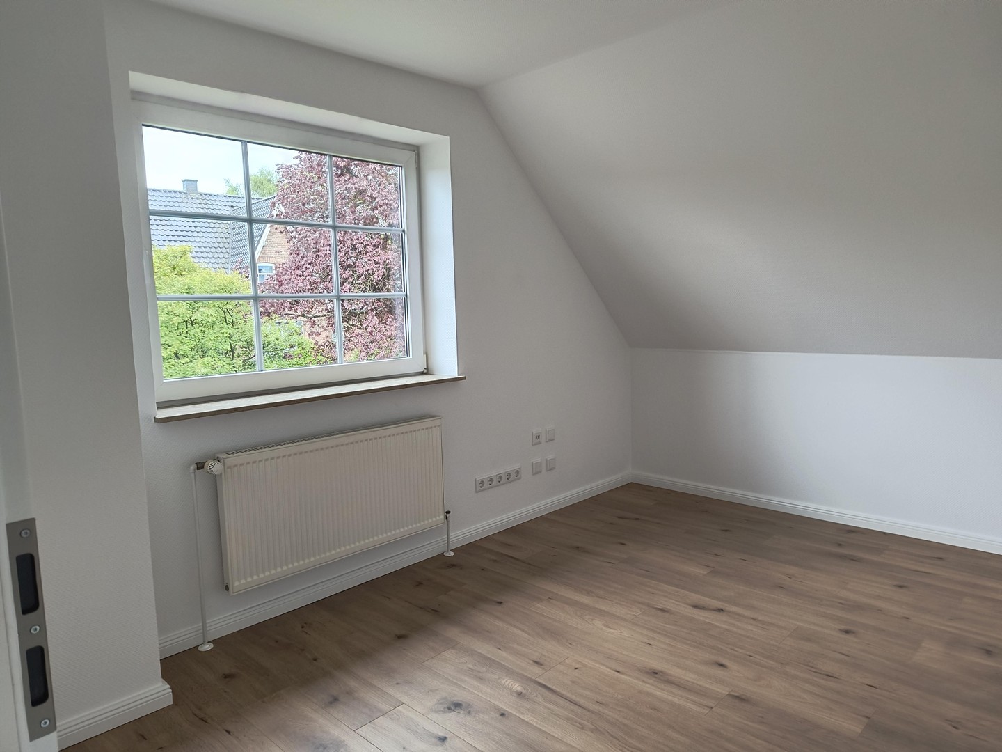 **Willkommen Zuhause** Lichtdurchflutete 2-Zi Dachgeschoß-WHG renoviert mit Garten – Mittelangeln – Vorschaubild 11