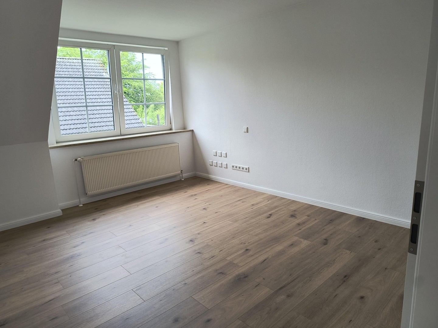 **Willkommen Zuhause** Lichtdurchflutete 2-Zi Dachgeschoß-WHG renoviert mit Garten – Mittelangeln – Vorschaubild 12