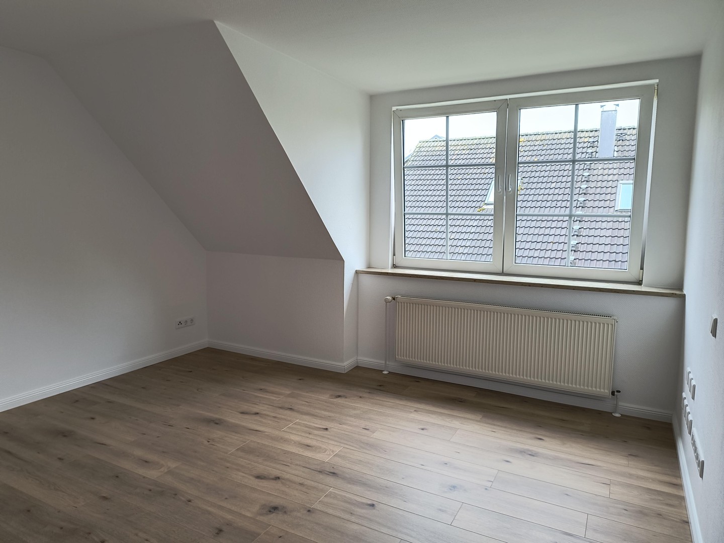 **Willkommen Zuhause** Lichtdurchflutete 2-Zi Dachgeschoß-WHG renoviert mit Garten – Mittelangeln – Vorschaubild 13