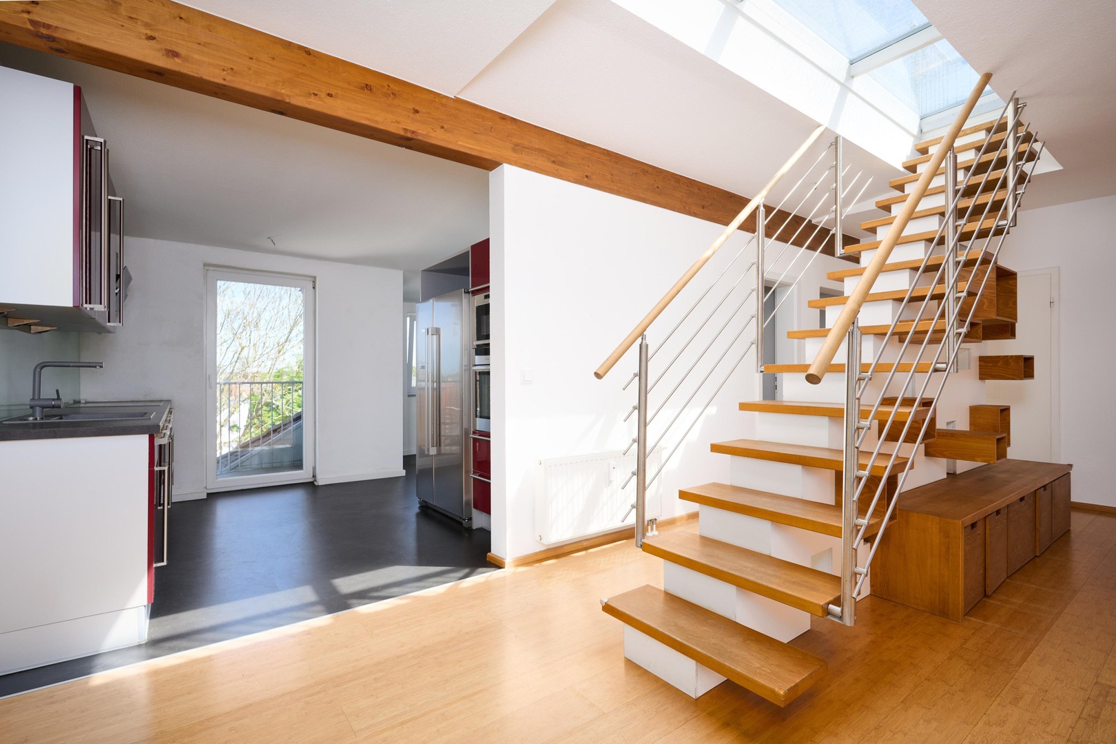 Altbau-Dachgeschosswohnung mit privater Dachterrasse am Adolfplatz — 127m², provisionsfrei – Kiel – Vorschaubild 3