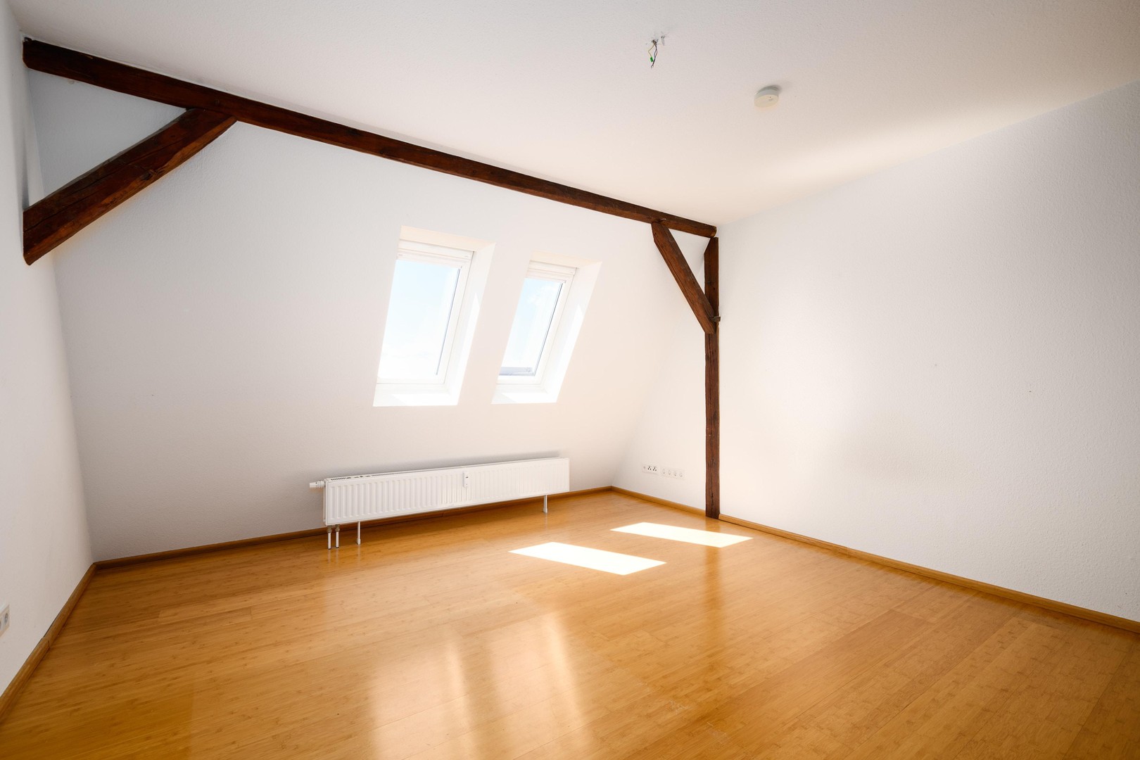 Altbau-Dachgeschosswohnung mit privater Dachterrasse am Adolfplatz — 127m², provisionsfrei – Kiel – Vorschaubild 12