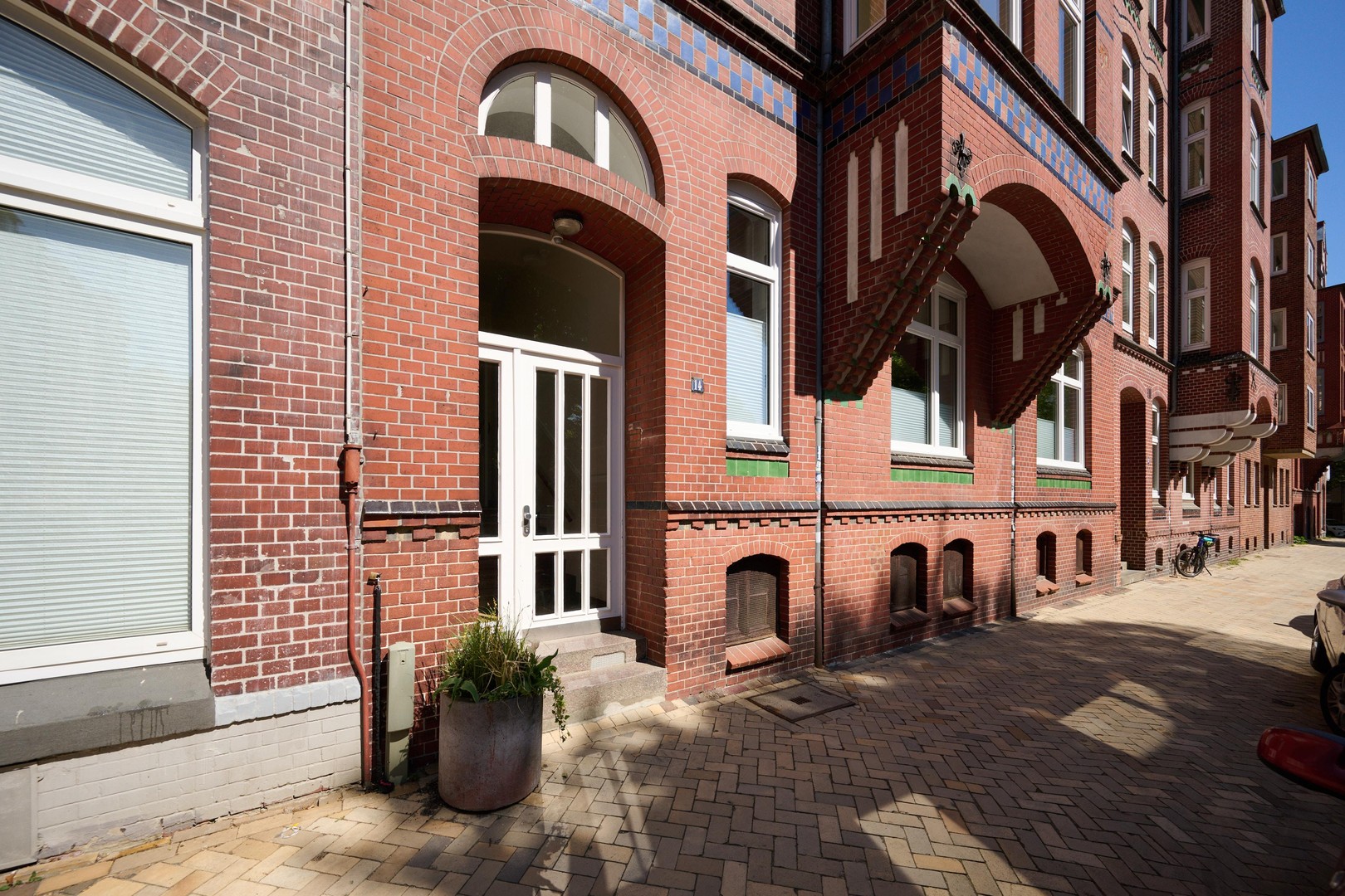 Altbau-Dachgeschosswohnung mit privater Dachterrasse am Adolfplatz — 127m², provisionsfrei – Kiel – Vorschaubild 15