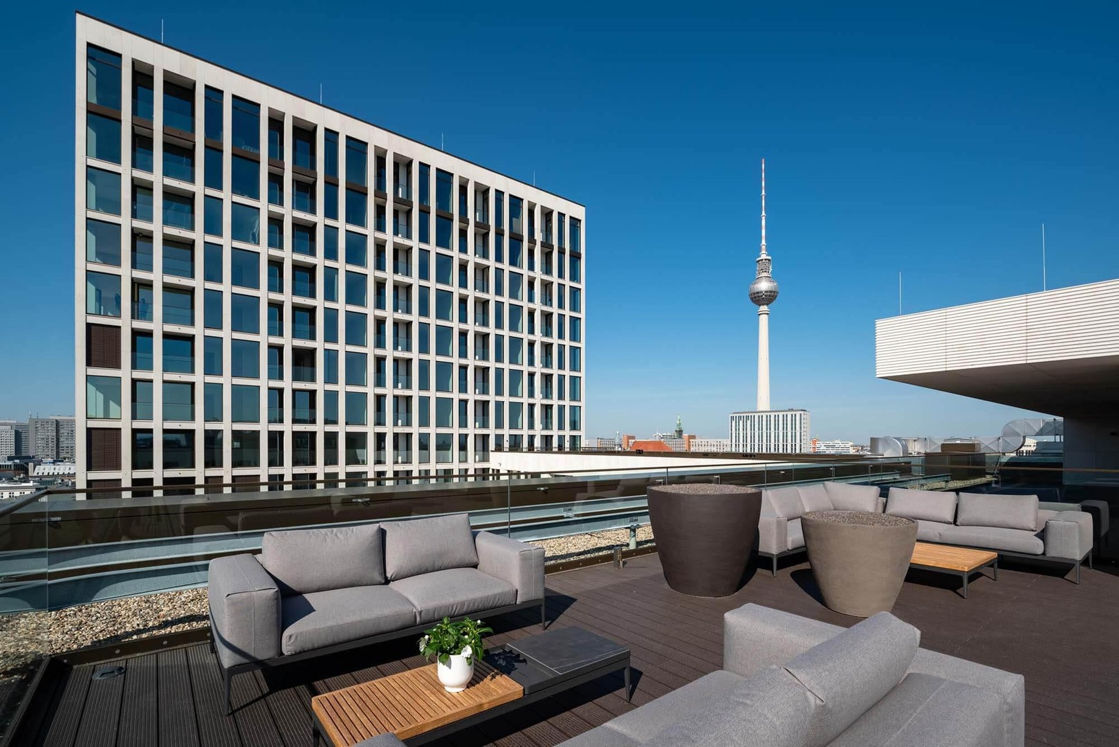 Grandaire Berlin, komplett eingerichtet mit Designermöbeln von Boconcept – Berlin Mitte – Bild 1 von 31