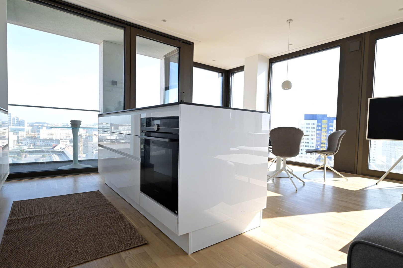 Grandaire Berlin, komplett eingerichtet mit Designermöbeln von Boconcept – Berlin Mitte – Vorschaubild 7