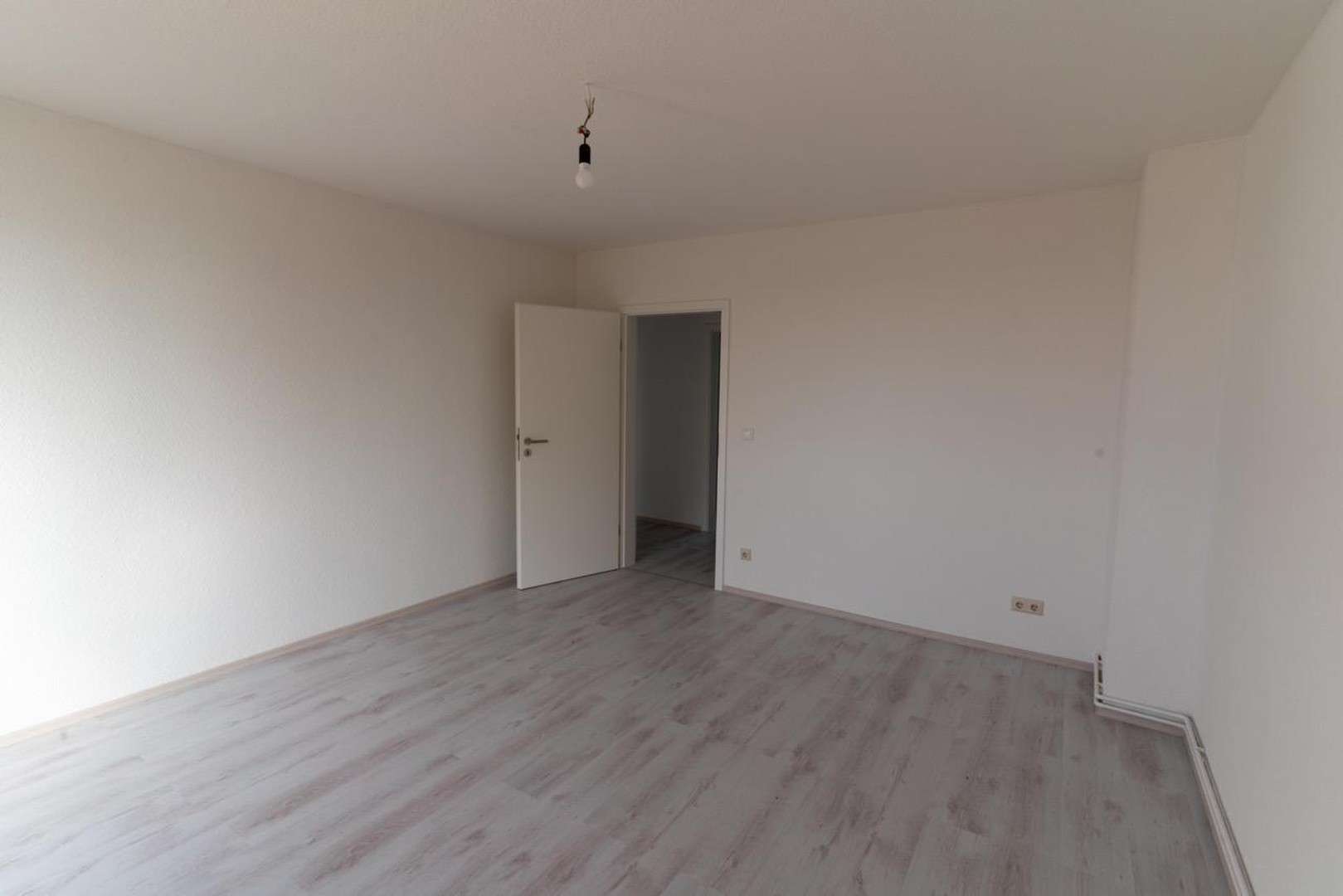 gepflegte 3-Zimmerwohnung mit Balkon, EBK und Stellplatz in Nienburg (Saale) – Nienburg (Saale) – Vorschaubild 5