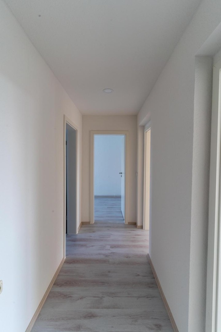 gepflegte 3-Zimmerwohnung mit Balkon, EBK und Stellplatz in Nienburg (Saale) – Nienburg (Saale) – Vorschaubild 8
