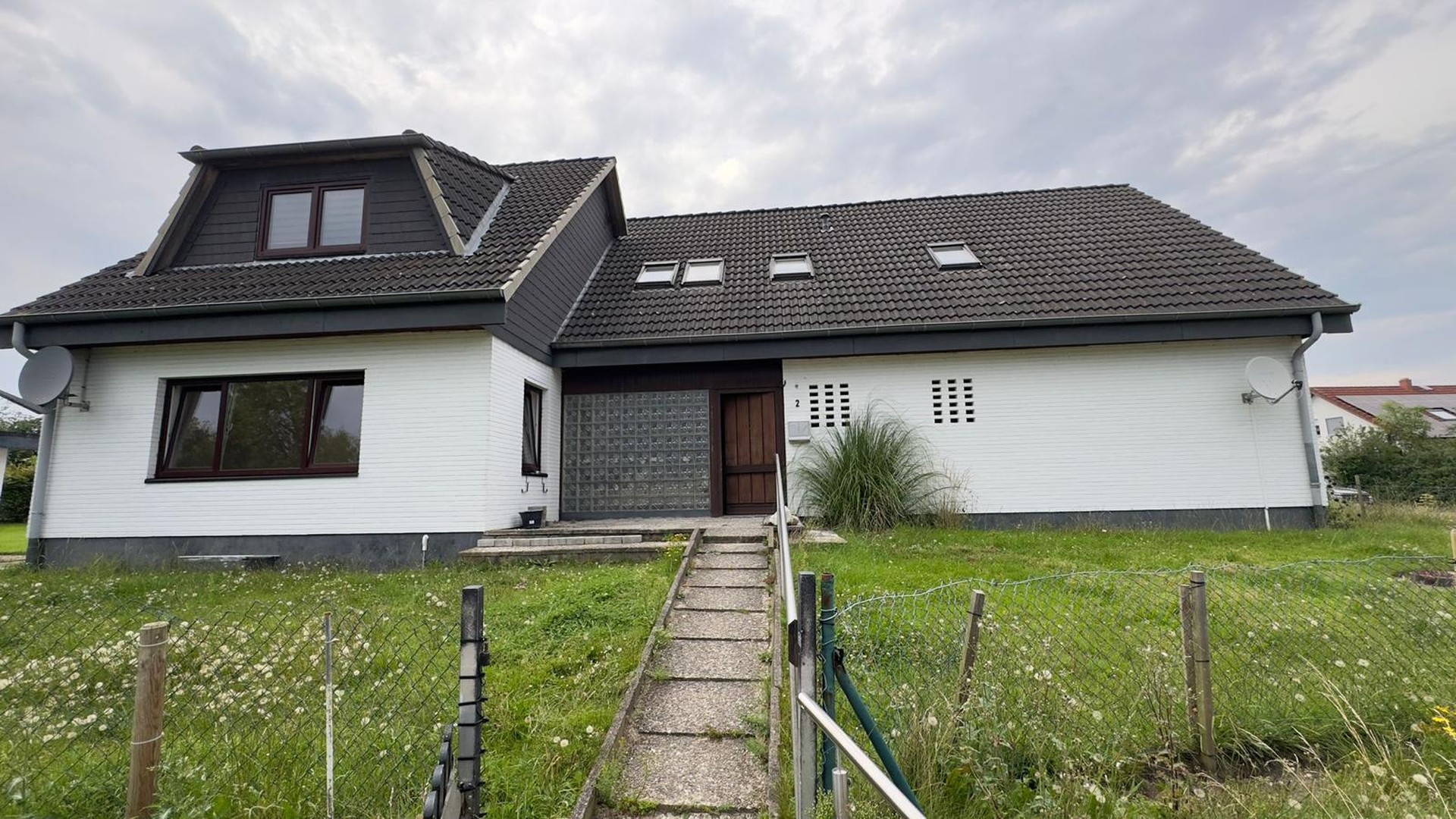 Erdgeschoss Wohnung 4 Zimmer auf einer Ebene – mit Garten, Garage & neuer Einbauküche (2024) – Pronstorf – Vorschaubild 2