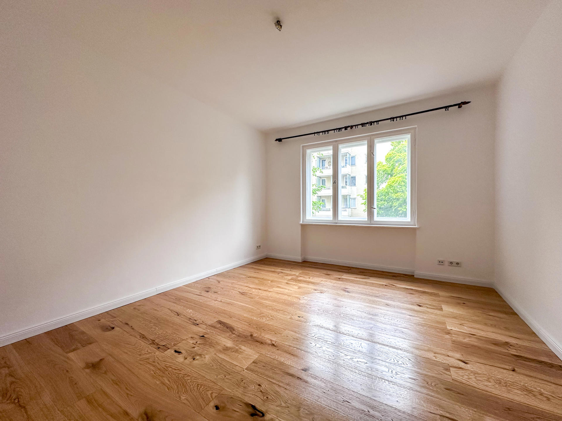 Freundliche 4-Zimmer-Wohnung zum Kauf in Berlin-Charlottenburg – Berlin – Vorschaubild 2