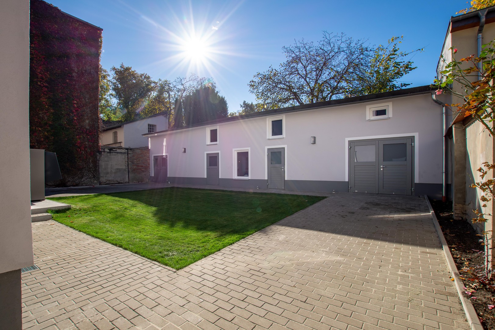 Kernsaniertes Zweifamilienhaus mit großer Remise in Potsdam – Potsdam – Vorschaubild 4