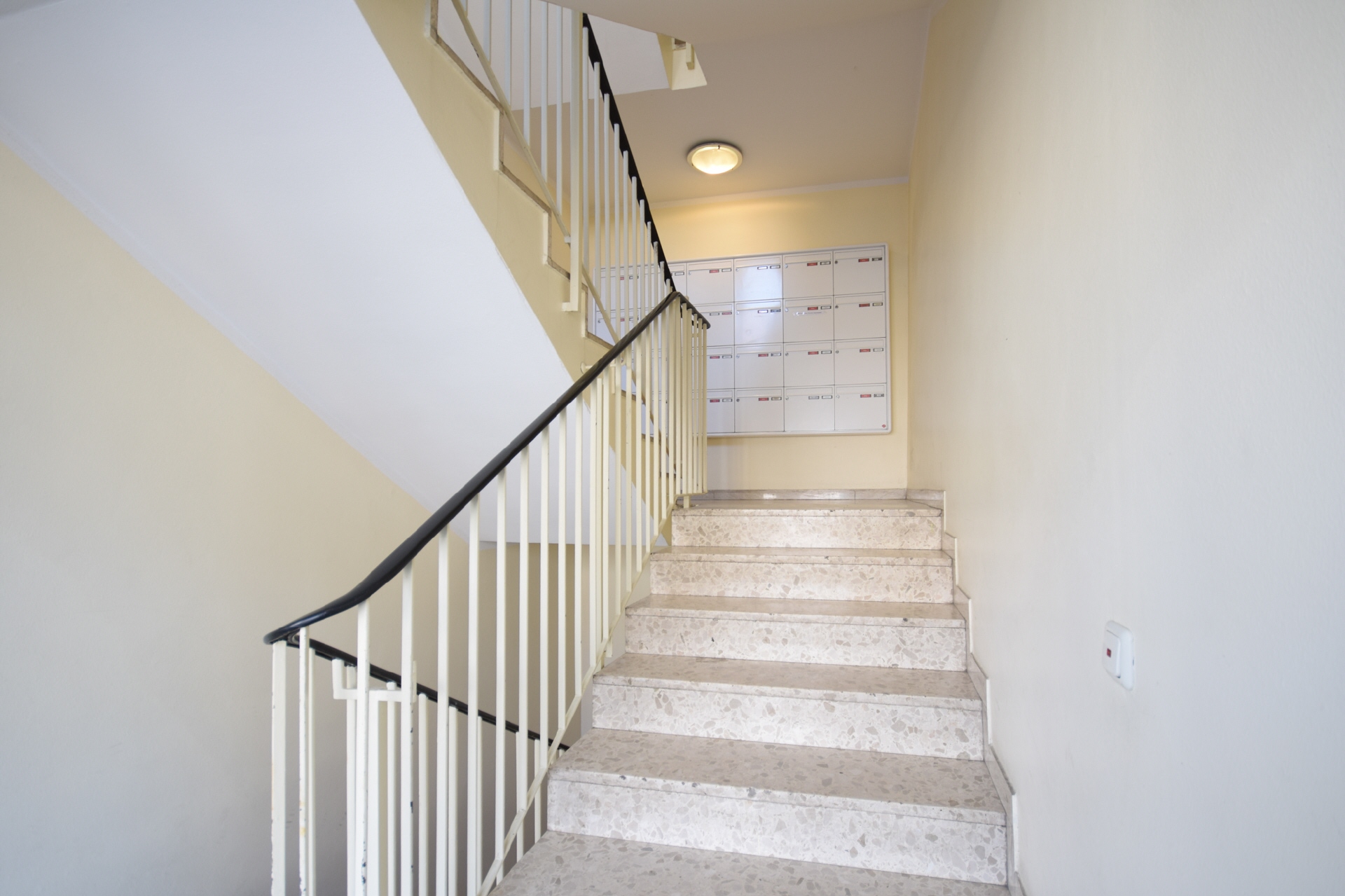 AIGNER - Vermietetes 1-Zimmer-Apartment mit Balkon in Laim – München – Vorschaubild 2