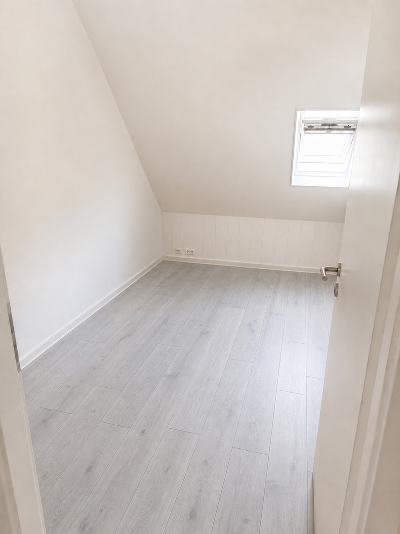 Helle 3,5–4-Zi.-Maisonette mit 2 Bädern, separater Küche & Dachgeschoss in Hoflage – Neuwied – Vorschaubild 2