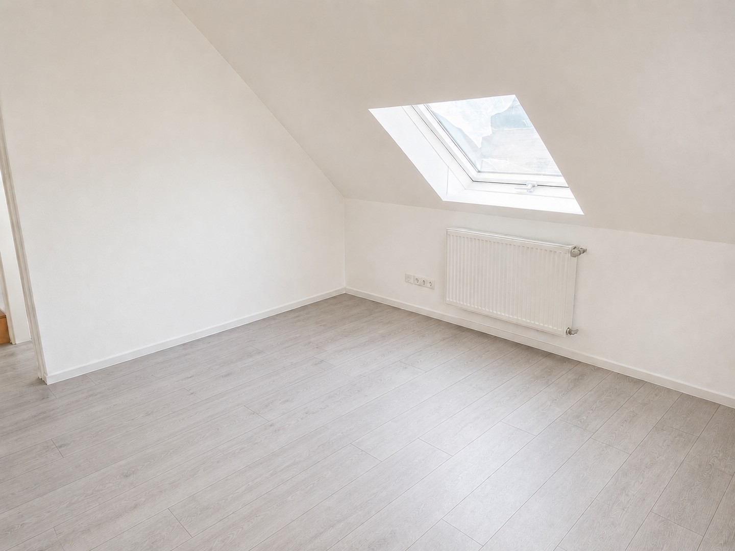 Helle 3,5–4-Zi.-Maisonette mit 2 Bädern, separater Küche & Dachgeschoss in Hoflage – Neuwied – Vorschaubild 8