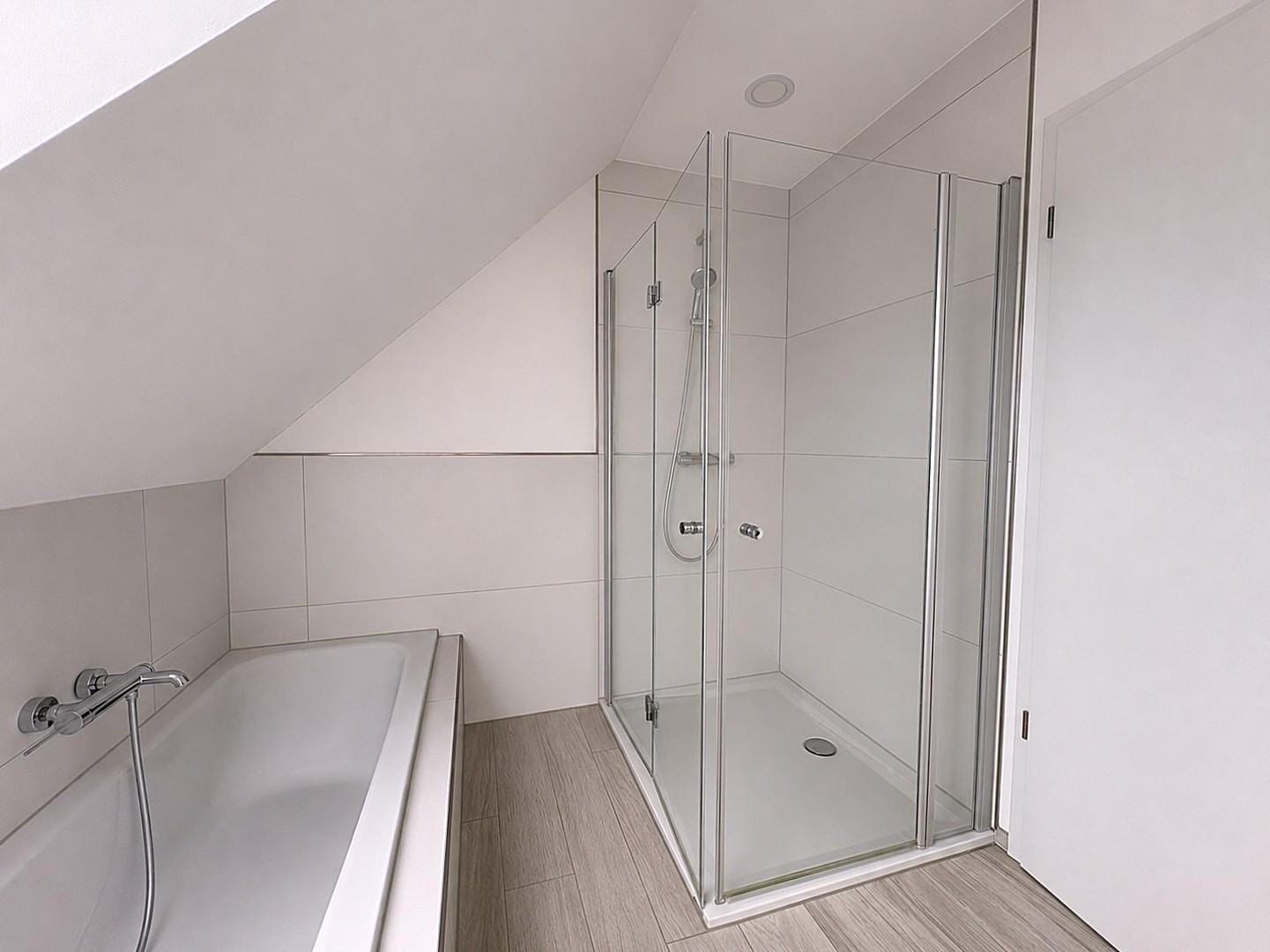 Moderne 4-Zimmer-Dachgeschosswohnung mit Loggia, TG-Stellplatz & Wallbox – Energieklasse A+ – Dietzenbach – Vorschaubild 7
