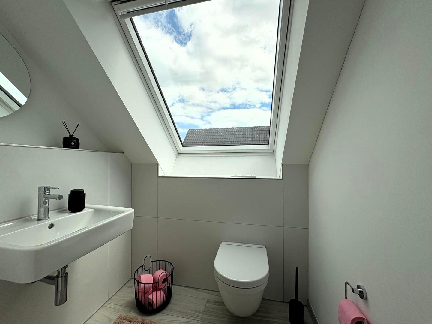 Moderne 4-Zimmer-Dachgeschosswohnung mit Loggia, TG-Stellplatz & Wallbox – Energieklasse A+ – Dietzenbach – Vorschaubild 9