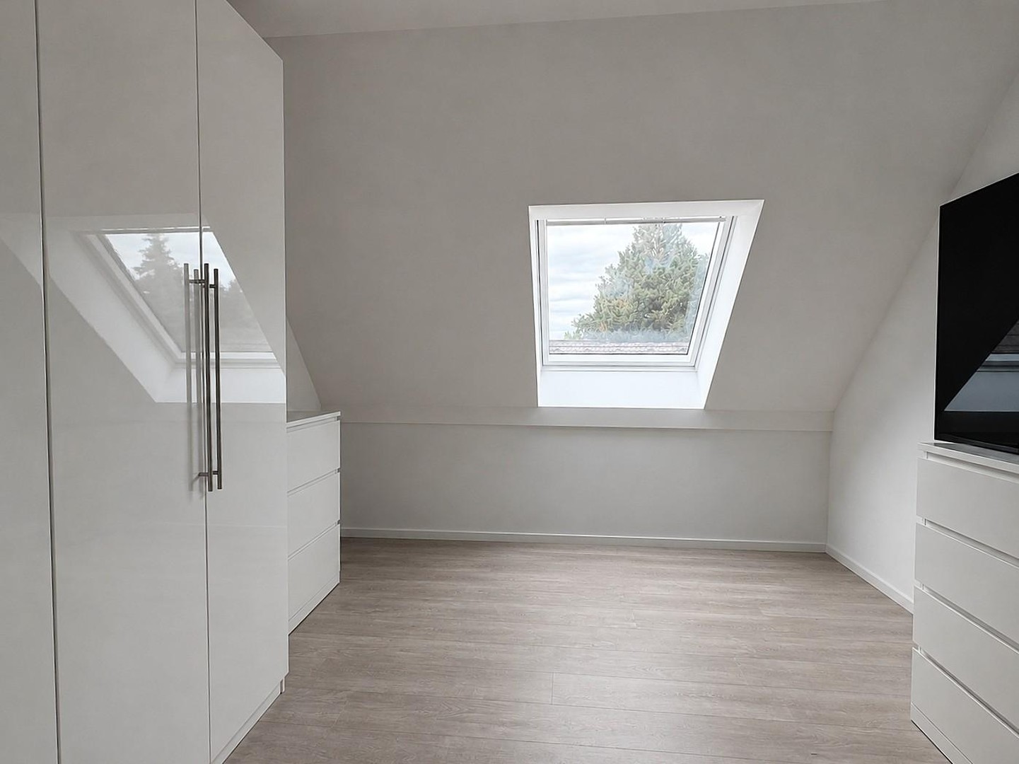 Moderne 4-Zimmer-Dachgeschosswohnung mit Loggia, TG-Stellplatz & Wallbox – Energieklasse A+ – Dietzenbach – Vorschaubild 11
