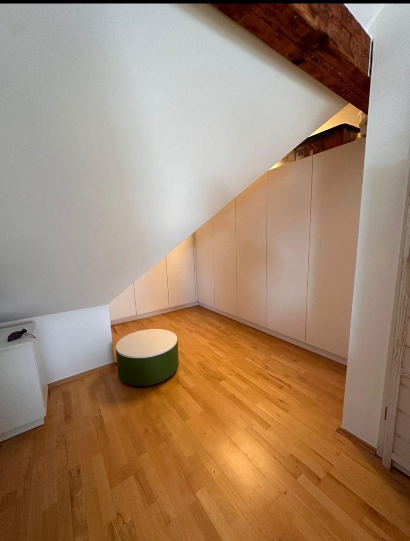 Sanierte teilmöblierte Maisonette-Wohnung mit 3 Zimmern, Garten und Stellplatz inklusive – Offenbach am Main – Vorschaubild 2