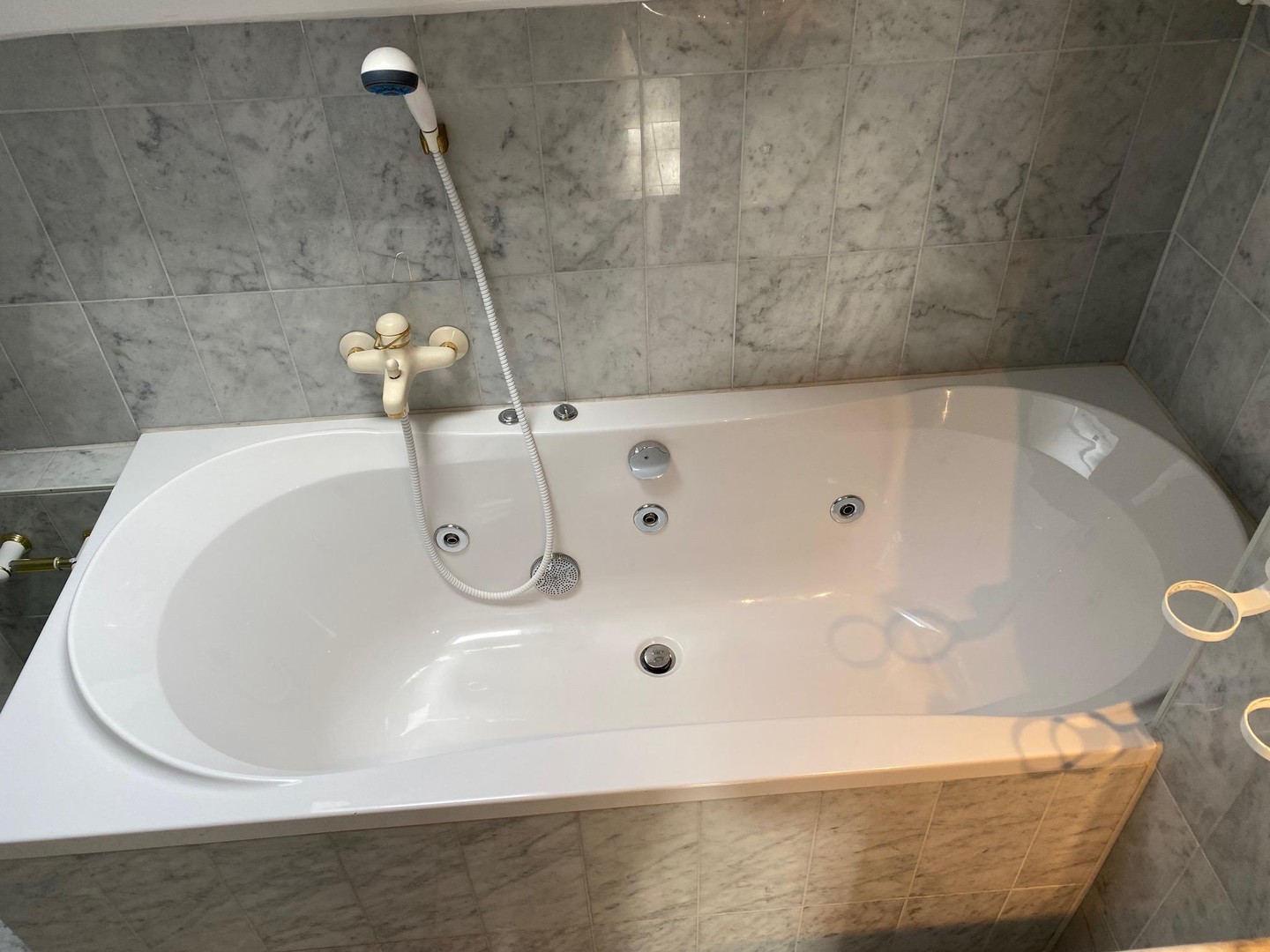 Wohnung mit Seesicht, Garten und Pool – Bodmann-Ludwigshafen – Vorschaubild 7