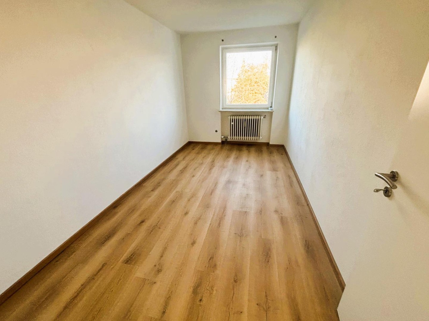 Frisch sanierte 3-Zimmer-Wohnung mit Loggia und TG in attraktiver Lage – Fürstenfeldbruck – Vorschaubild 2