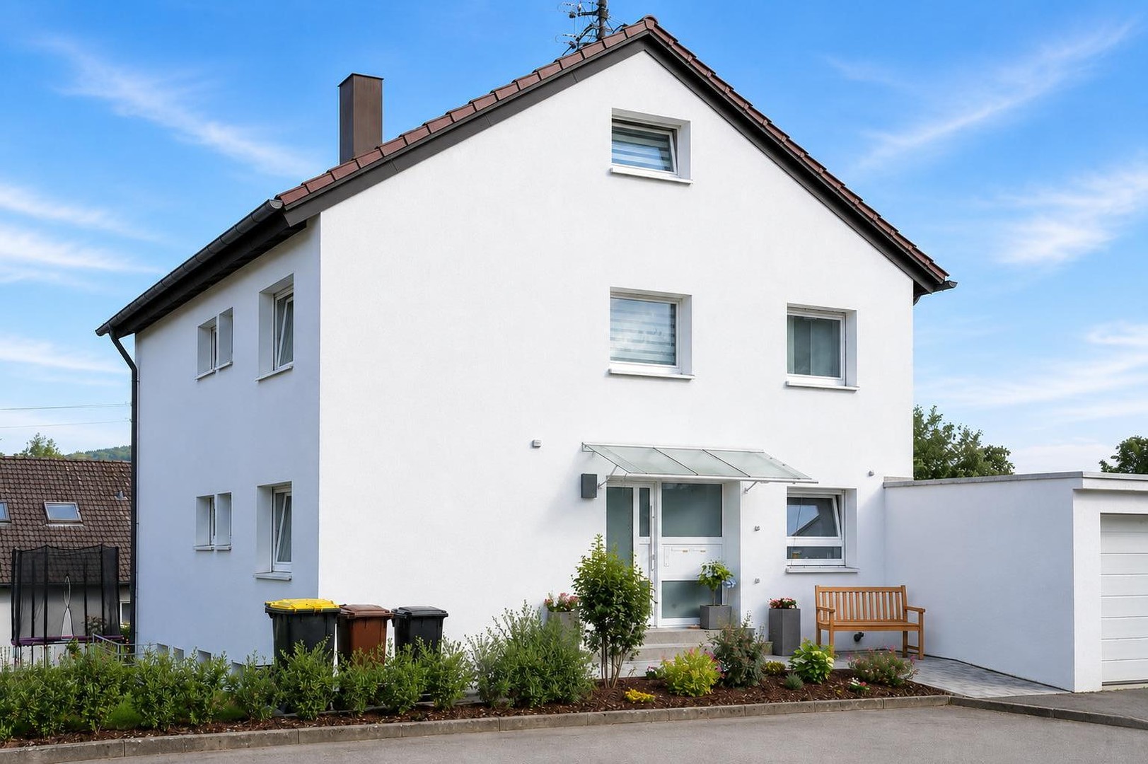 PROVISIONSFREI: Energetisch saniertes EFH-/ZFH-Haus mit Doppelgarage in ruhiger Sackgasse
