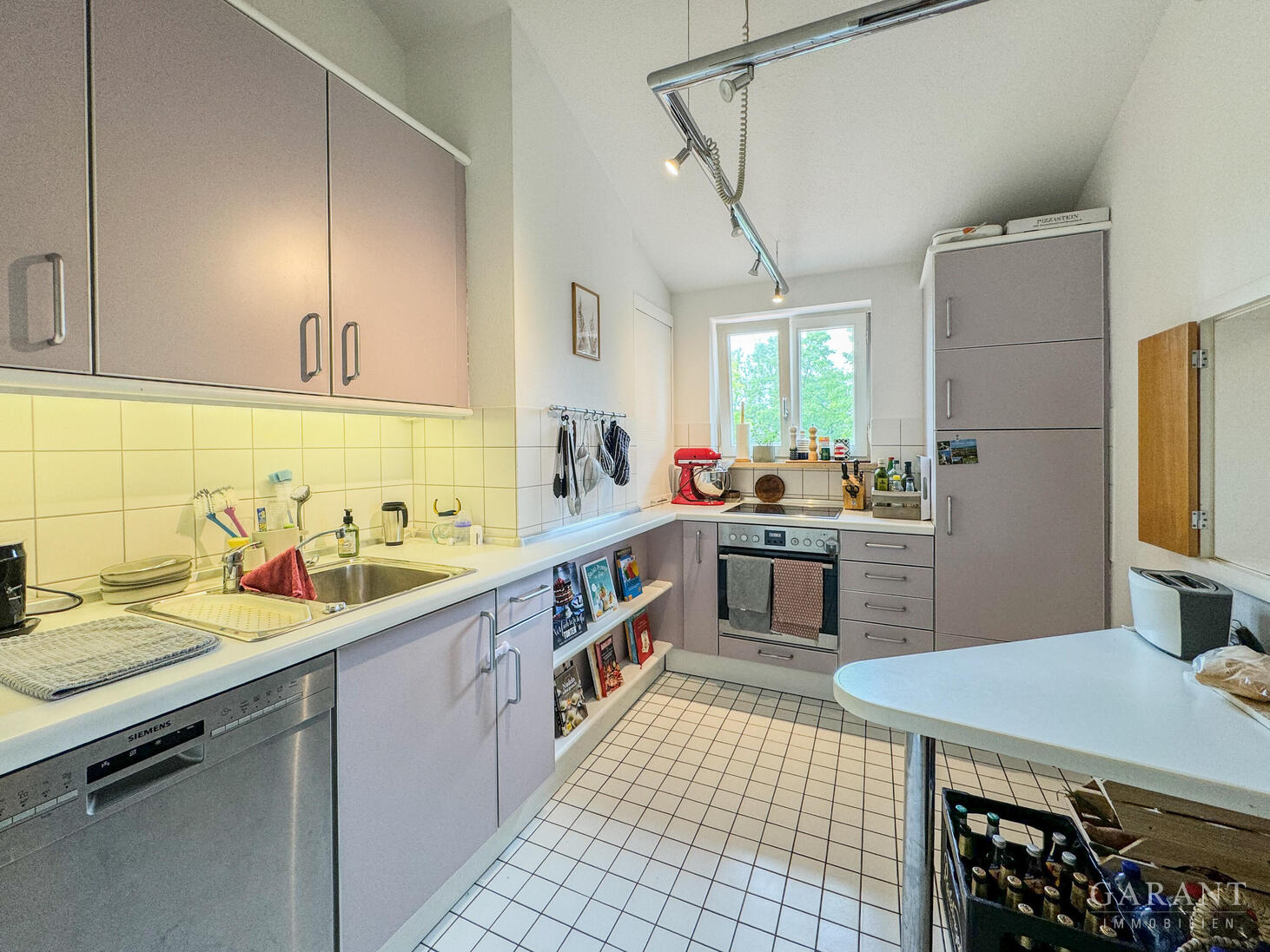 Charmante 3 Zimmer-Dachgeschosswohnung mit zwei Balkonen in ruhiger Bestlage von München-Bogenhausen – München – Vorschaubild 5