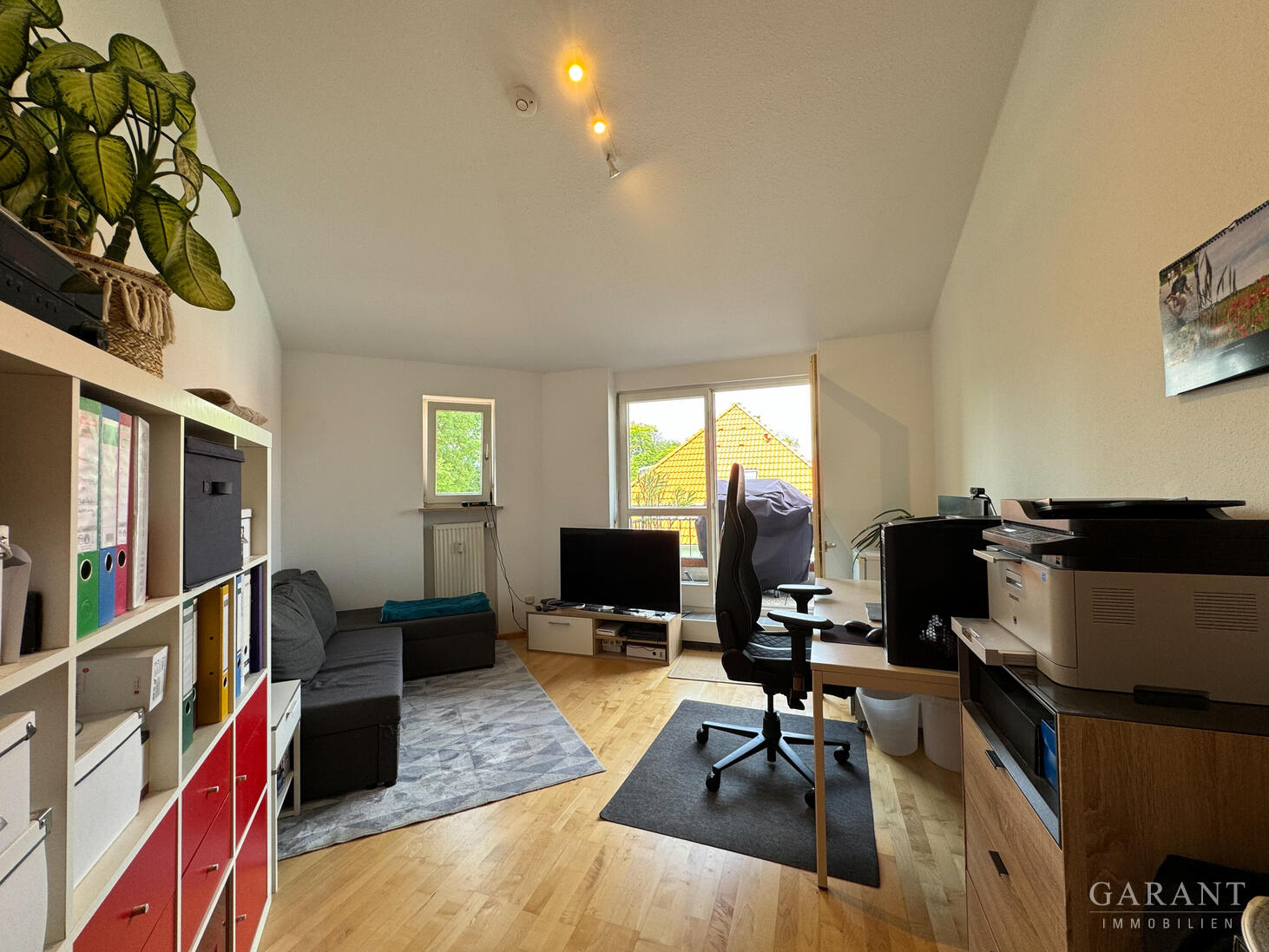 Charmante 3 Zimmer-Dachgeschosswohnung mit zwei Balkonen in ruhiger Bestlage von München-Bogenhausen – München – Vorschaubild 6