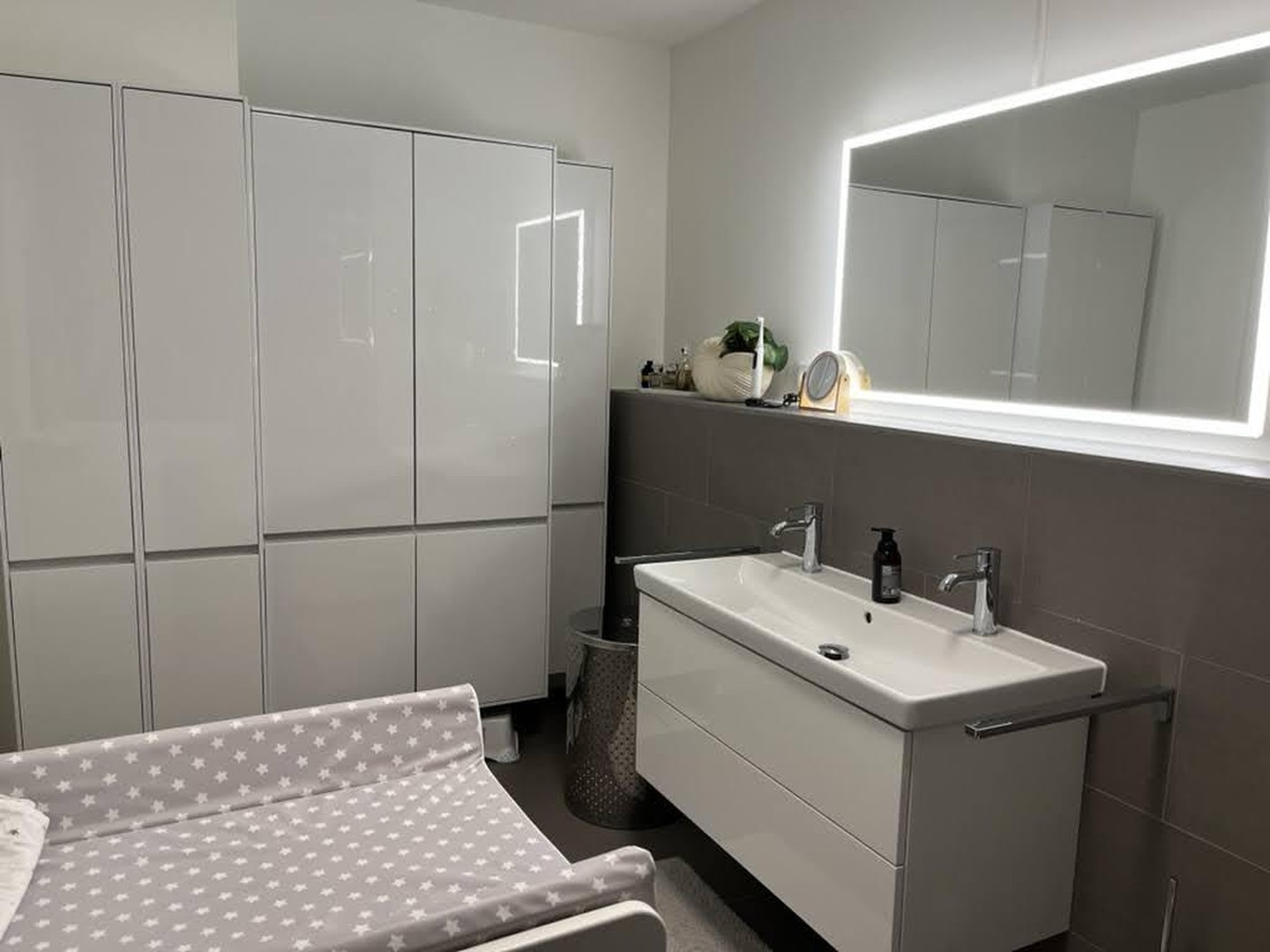 Exklusive 5-Zimmer-Wohnung mit TG-Stellplatz & Wallbox im Pergolenviertel am Stadtpark – Hamburg – Vorschaubild 11