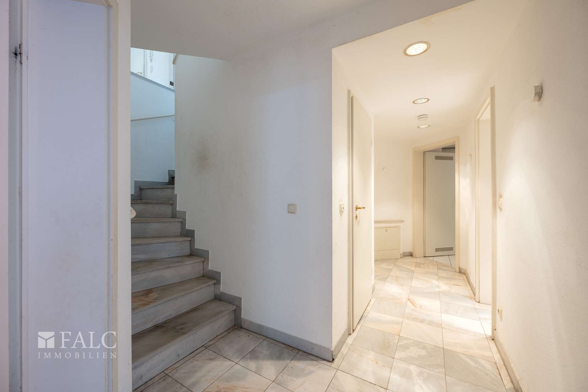 Gartenrefugium in Harlaching – Großzügige Maisonette-Wohnung mit drei Terrassen – München – Vorschaubild 16