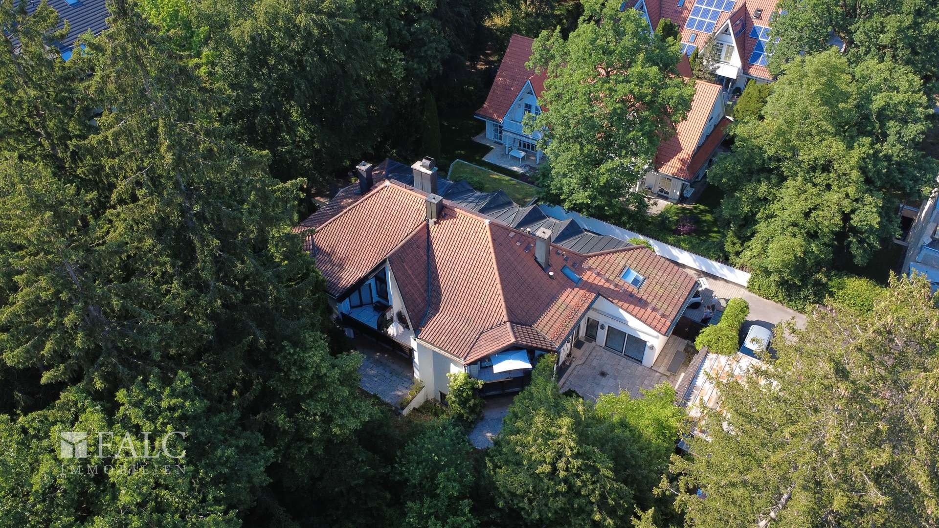 Gartenrefugium in Harlaching – Großzügige Maisonette-Wohnung mit drei Terrassen – München – Vorschaubild 27