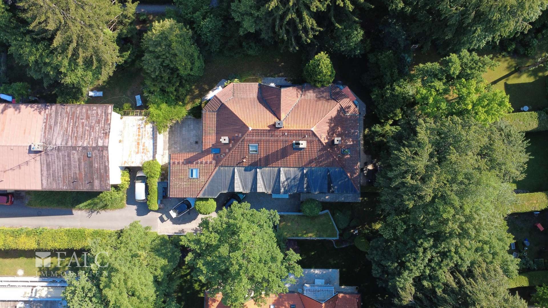 Gartenrefugium in Harlaching – Großzügige Maisonette-Wohnung mit drei Terrassen – München – Vorschaubild 30