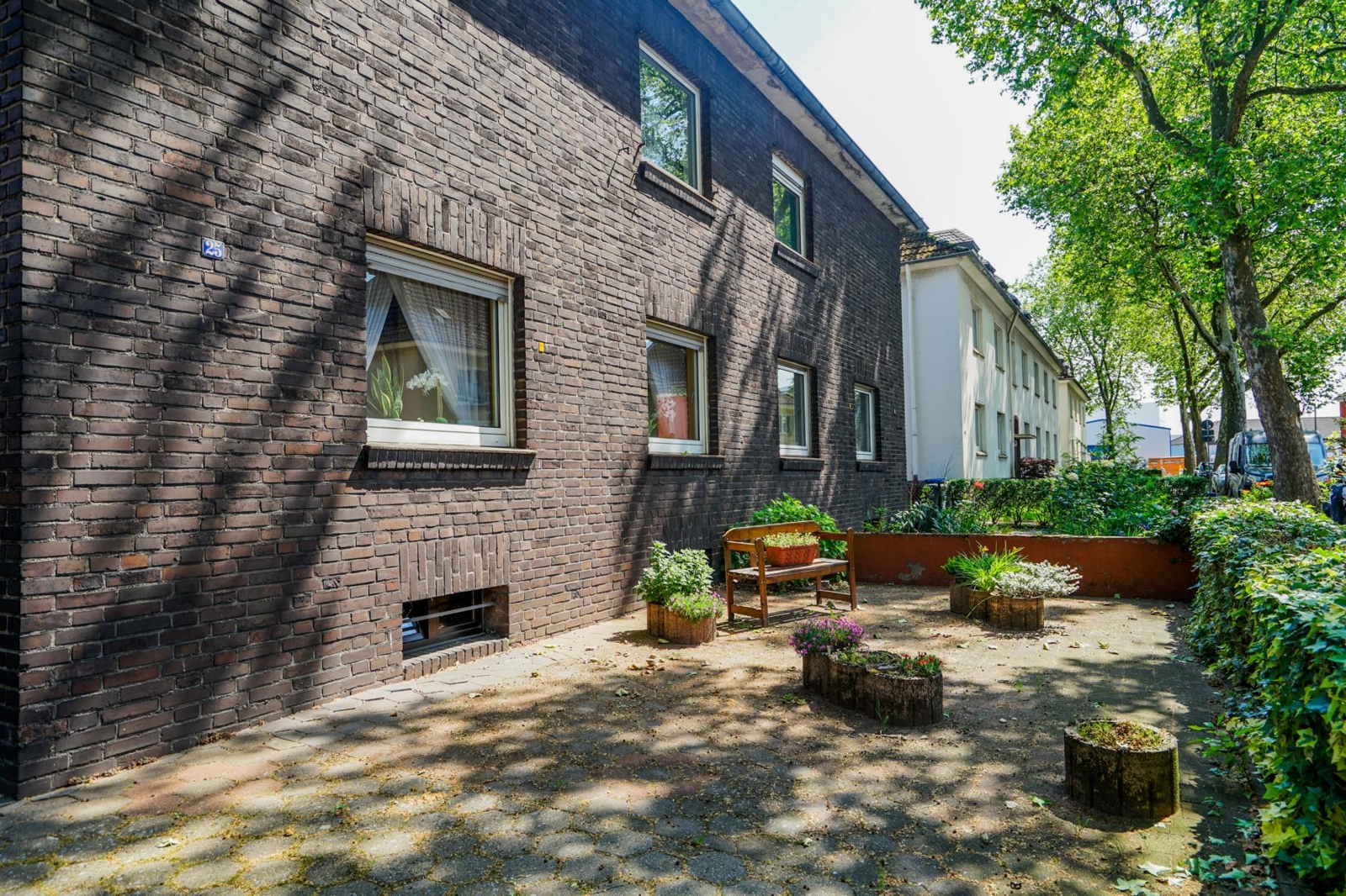 DU-Friemersheim, Grundsolide Doppelhaushälfte mit großem Garten und Blockbohlenhaus – Duisburg / Friemersheim – Vorschaubild 4