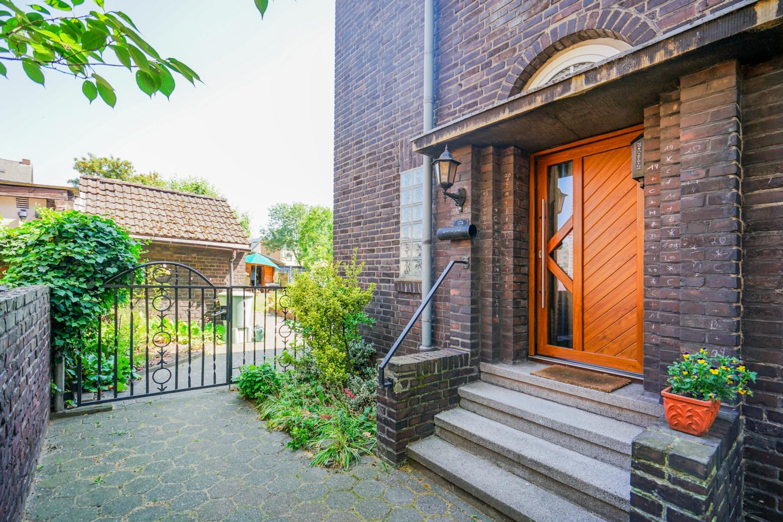 DU-Friemersheim, Grundsolide Doppelhaushälfte mit großem Garten und Blockbohlenhaus – Duisburg / Friemersheim – Vorschaubild 5