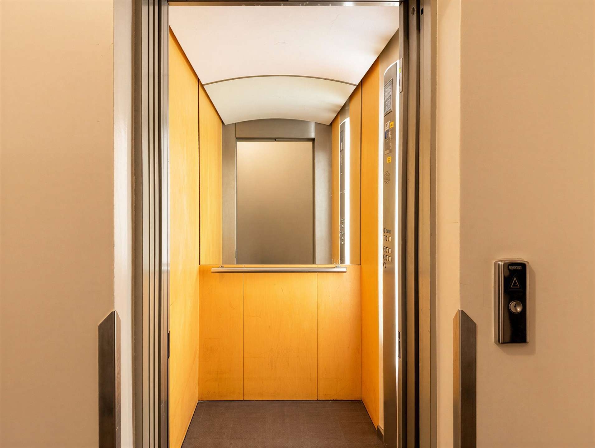 Bezugsfrei nahe Clara-Park: 1-Zimmer-Apartment mit EBK und Aufzug in ruhiger, grüner Lage – Leipzig – Vorschaubild 9