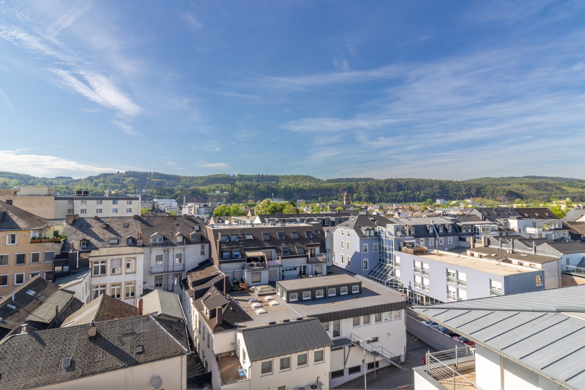 Blick über die Stadt- Altersgerechte helle Penthousewohnung an der Fußgängerzone – Trier – Bild 1 von 20