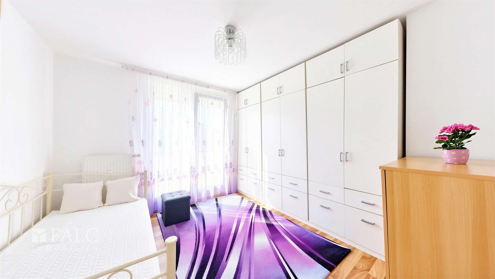 Großer Sonnenbalkon über den Straßen der Stadt – Pforzheim – Vorschaubild 3