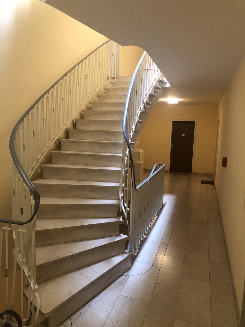 Helle 2-Zimmer-Wohnung, ruhige Lage in Moosach, Balkon mit Blick ins Grüne, möbliert übernehmbar – München – Vorschaubild 3