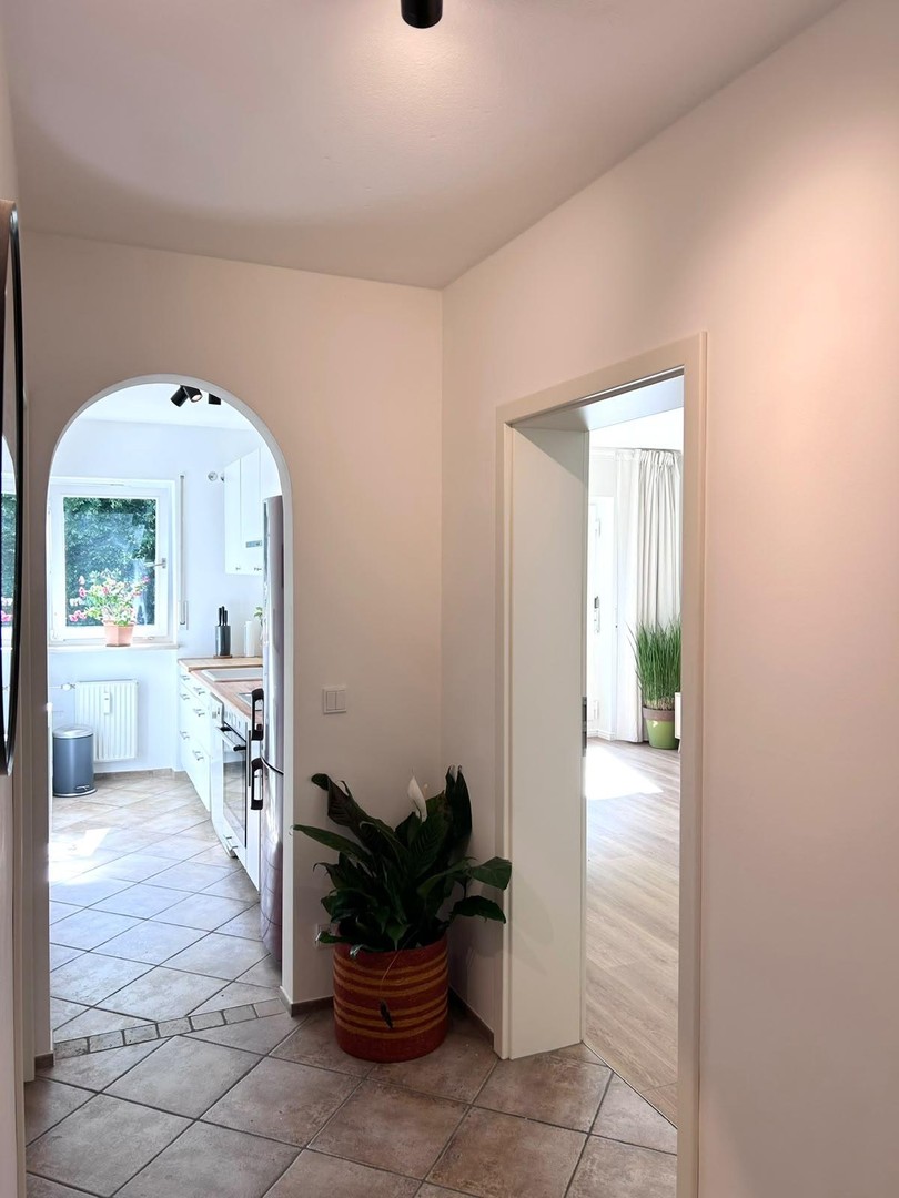 Helle 2-Zimmer-Wohnung, ruhige Lage in Moosach, Balkon mit Blick ins Grüne, möbliert übernehmbar – München – Vorschaubild 6