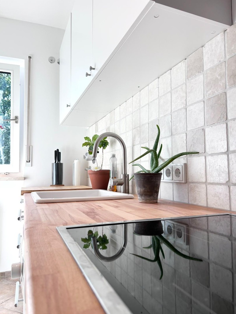 Helle 2-Zimmer-Wohnung, ruhige Lage in Moosach, Balkon mit Blick ins Grüne, möbliert übernehmbar – München – Vorschaubild 8