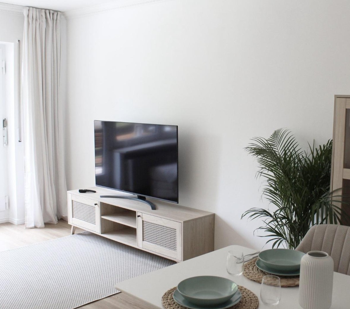 Helle 2-Zimmer-Wohnung, ruhige Lage in Moosach, Balkon mit Blick ins Grüne, möbliert übernehmbar – München – Vorschaubild 15