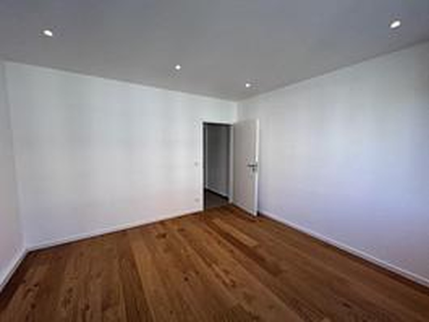 Frisch sanierte, vermietete Wohnung in zentraler Lage von Düsseldorf – Düsseldorf – Vorschaubild 2